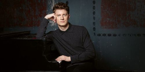 Alexander Krichel spielt Brahms‘ Klavierkonzert Nr. 2